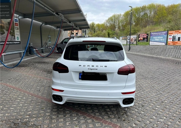 Porsche Cayenne cena 229000 przebieg: 175000, rok produkcji 2017 z Gdańsk małe 781
